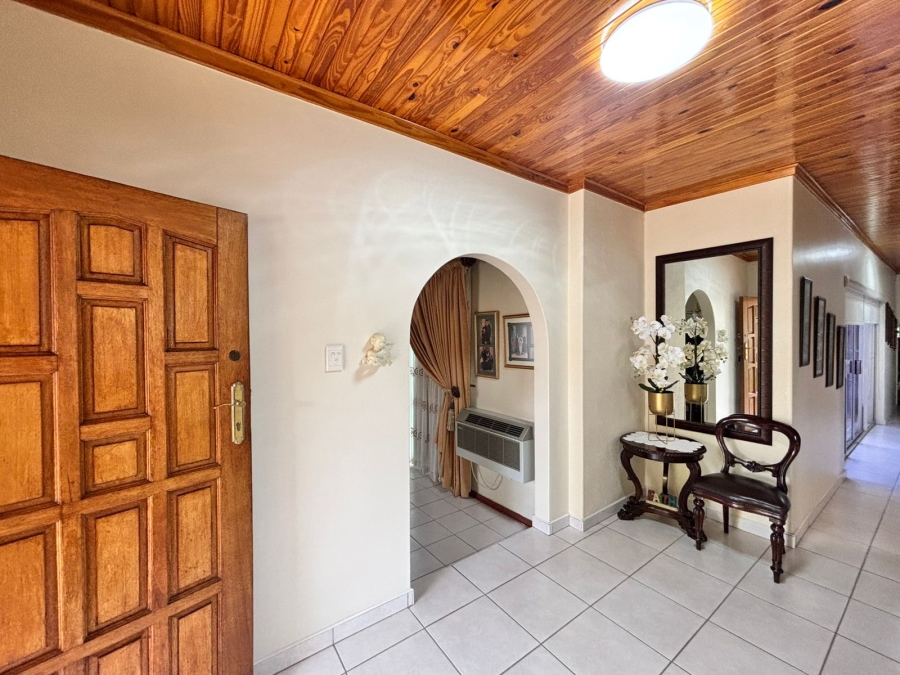 5 Bedroom Property for Sale in Flamwood North West